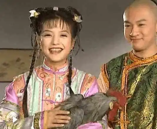 还珠格格穿帮镜头,小燕子的鸡,令妃的小皮鞋,哪个更戳中你笑点