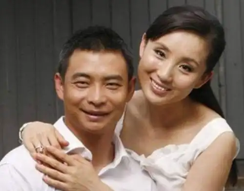 体操兄弟大小双24岁退役爱姐弟恋,今两人头发斑白,48岁皆无子