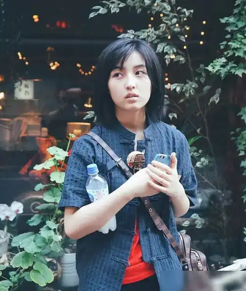 易烊千玺电影曝光跟国民妹张子枫合作,更有200亿票房演员作配