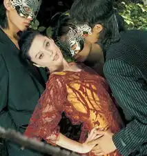 范冰冰演绎夏娃诱惑与猛男亲密贴身拍写真图