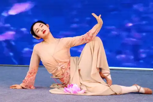 等待一朵花开,看见最美绽放记木子联大外国语小学第三届艺术节展演篇
