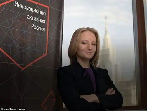 普京俩千金少女照被公开,昔日出纳员的报复,大女儿像极爸爸
