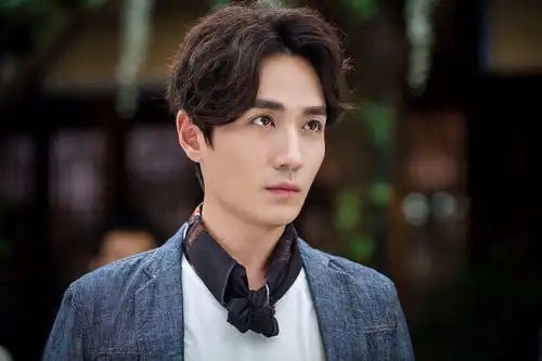 十年磨一剑用在朱一龙身上恰到好处,没有人的成功是容易的