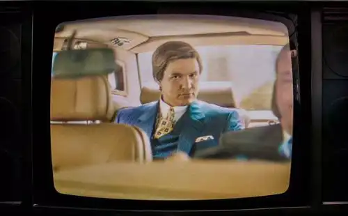 复联4有望提档至4月底迈克尔贝新作成网飞最贵电影神奇女侠1984新剧照红毒蛇现身
