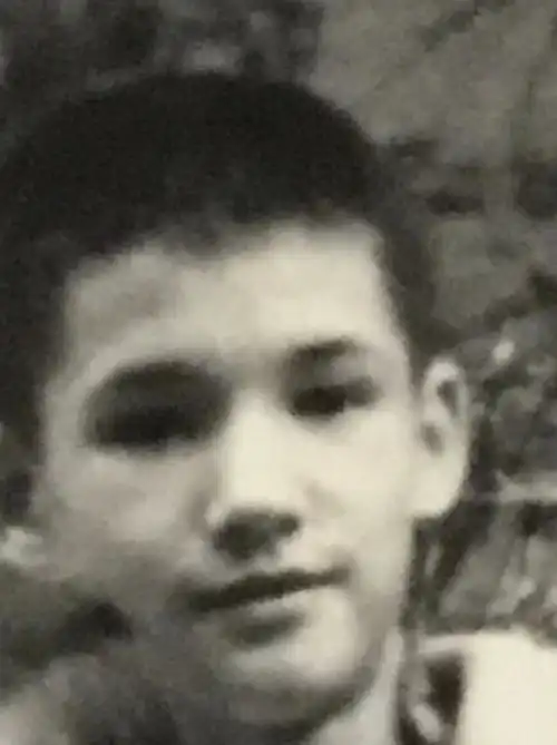 郭碧婷爸爸晒年轻旧照颜值高,撞脸小时代宫洺,尽显贵族气质