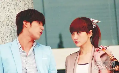 阿达早期才艺展示的旧照片被当作整容手术丰胸来传递