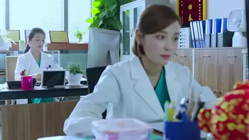 急诊科医生乔娜爸爸患重病,自己还是离异状态,压力瞬间剧增