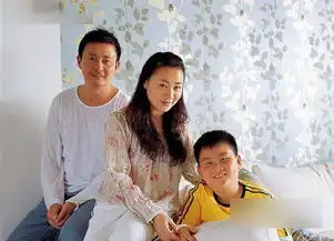 曾是红极一时的古装美男,娶老师女儿为妻,如今54岁生活令人羡慕