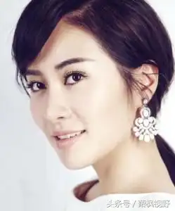 叶璇在古装剧再生缘中饰演孟丽君而成名