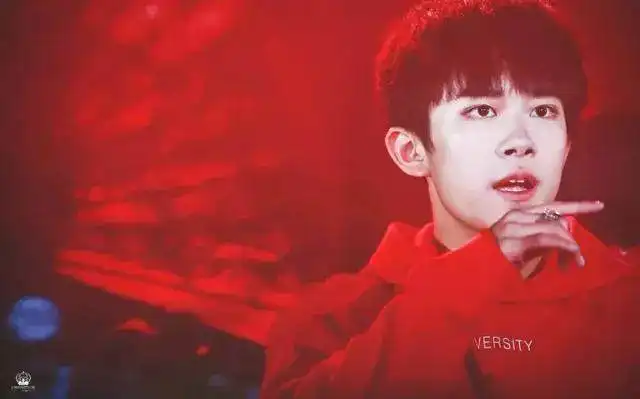 太让人惊喜了易烊千玺两部剧的剧照来袭军装加身古装李泌
