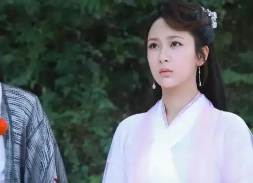又一届金鹰女神评选,杨紫呼声高,谭松韵变黑马,究竟花落谁家
