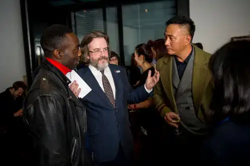 胡军夫妇访英国皇莎再现莎翁经典哈姆雷特
