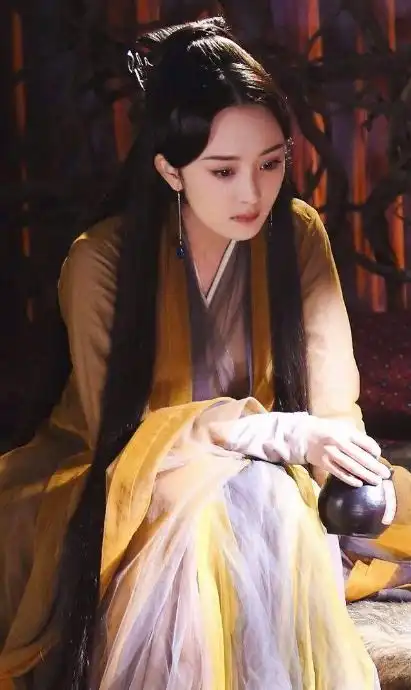 被排挤被替换掉角色,被导演打耳光,杨幂是从底层爬出的带刺玫瑰
