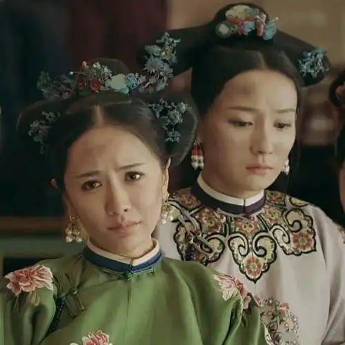 她才是历史上的纳兰淳雪,有着皇后级别的出身,死后乾隆亲自祭奠
