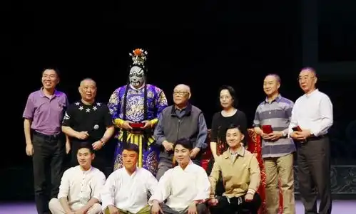 德云社郭德纲晒聚会照片,京剧界名家都来捧场,谁还敢说他业余

