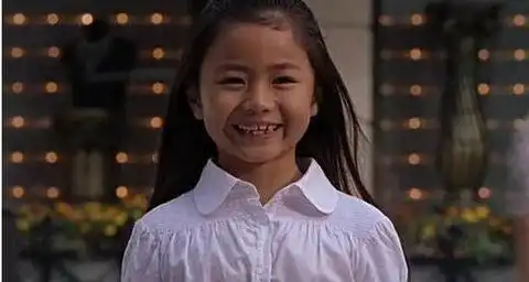 求黄圣依在功夫里拿棒棒糖的那张经典剧照