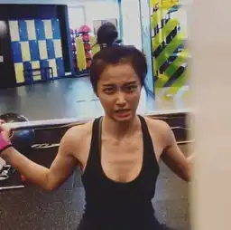 终极一班文雨非激瘦骨头凸出一根根清楚现形
