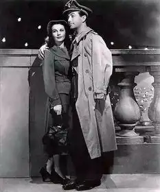 今年秋冬穿风衣裤子,美得很高级
