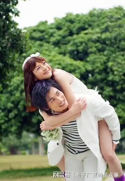 电子厂故事我26岁,出差过程中,睡了33岁的女主管