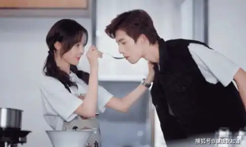 邓超元张稀也人海之中遇见你第1集开场就迎来10连吻太甜了
