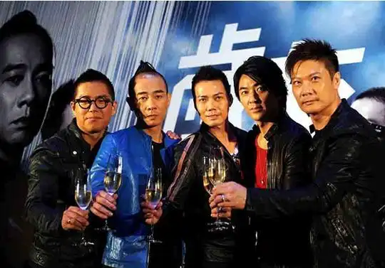 靠大头成名的钱嘉乐,和初恋求婚多次被拒,转身便另娶他人
