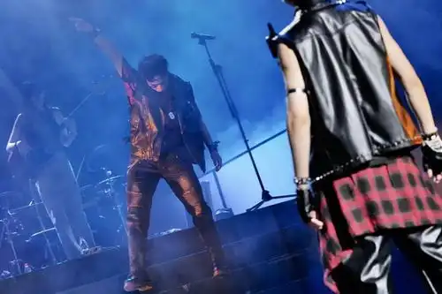 烟雾乐队以及机车首位孔子登演