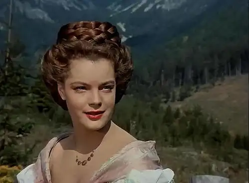 帅到老的阿兰德龙曾经无情地抛弃茜茜公主,晚年又说很爱她