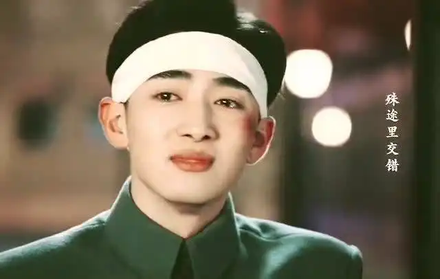少年为了寻找心中的那个他,疯了似的寻找你有见过一个穿白衣服的姑娘吗
