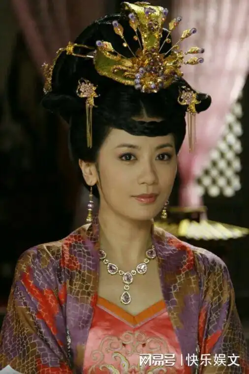 48岁贾静雯得急病后续化妆后出镜依然憔悴,脸色难看黑眼圈走光
