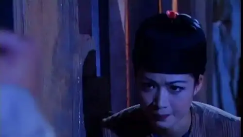 鹿鼎记小宝为救老皇上夜潜清凉寺忠心护主竟替他甘受痛苦
