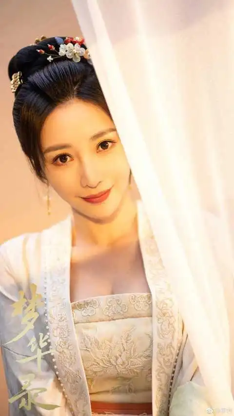 柳岩晒梦华录剧照,穿古装襦裙温婉大方,期待在新剧中的表现
