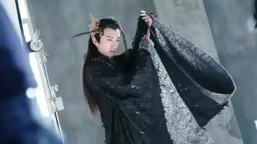 天乩之白蛇传说帅气高冷斩荒日常拍摄大片
