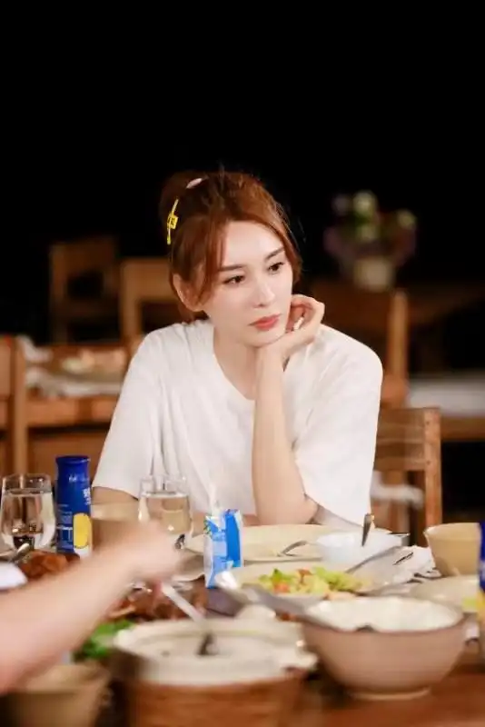 漫游记迎人气小花张熙媛高颜美私服成本期看点