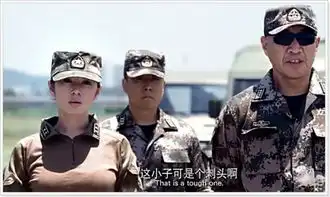 战狼给冷锋送战狼时,为什么要给他绑在飞机上,原因真实
