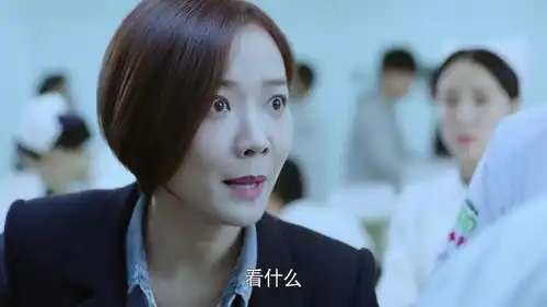 急诊科医生医生抢救却还要路人来教,真是药丸
