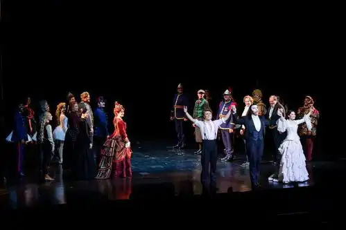 一票难求再加场原版音乐剧剧院魅影叫好又叫座