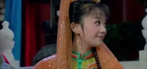 新还珠格格整个漱芳斋美女如云,全体翩翩起舞,为含香献歌