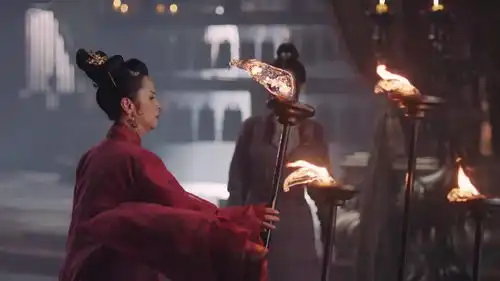 长歌行奕承要与长歌同归于尽,隼冒火救长歌,两人感情甚好
