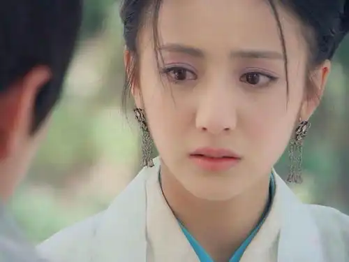 浣溪沙杀青,佟丽娅剧照流出,古装和现代造型的她各有千秋