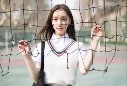 刘露号称是公众人物,大闹火车站对民警叫嚣你完了