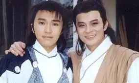 吴奇隆制服诱惑张国荣卖萌图揭众明星珍藏旧照