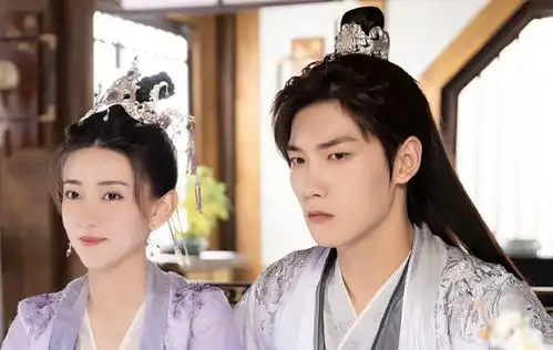 双世宠妃3女皇和曲小檀长相一样耳朵足以区分不同,导演脑洞真大
