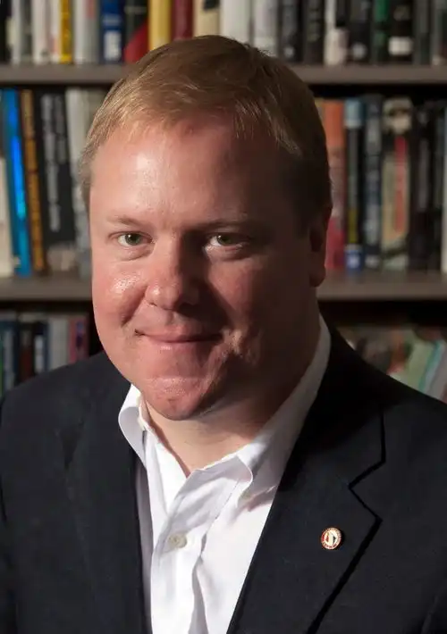 东西问丨施万克泰坦尼克号沉没110周年,一块木板承载了怎样的荣辱浮沉