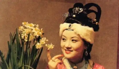 于细微处见匠心谈王熙凤的攻心术