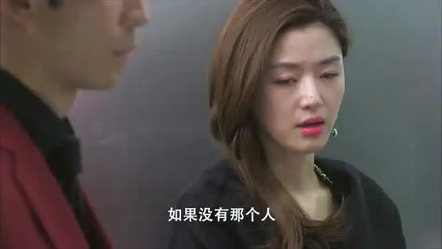 来自星星的你李载京对千颂伊的态度太怪异了,连笨蛋都感觉出来了