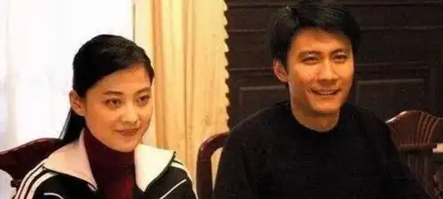 曾窘迫到住仓库,跟刘涛演夫妻,还娶了情深深雨蒙蒙第一美人
