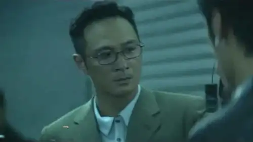 无间道保镖和卧底都被杀害,三叔把他们扔进火里,给倪坤陪葬