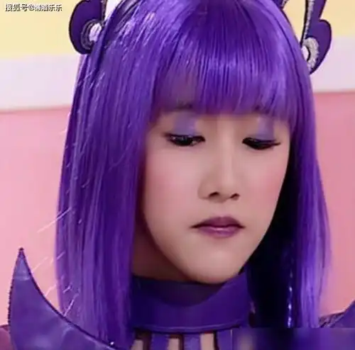 飞影铠甲严莉莉谈恋爱了,你俩吵架了会不会直接变身打起来,哈哈
