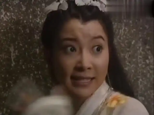 武林外史,白飞飞把朱七七和小泥巴绑走,还假装被困,演技真强
