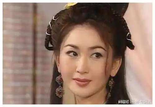 她17岁初吻献给刘德华,嫁入豪门却拒绝生子,53岁和老公像父女
